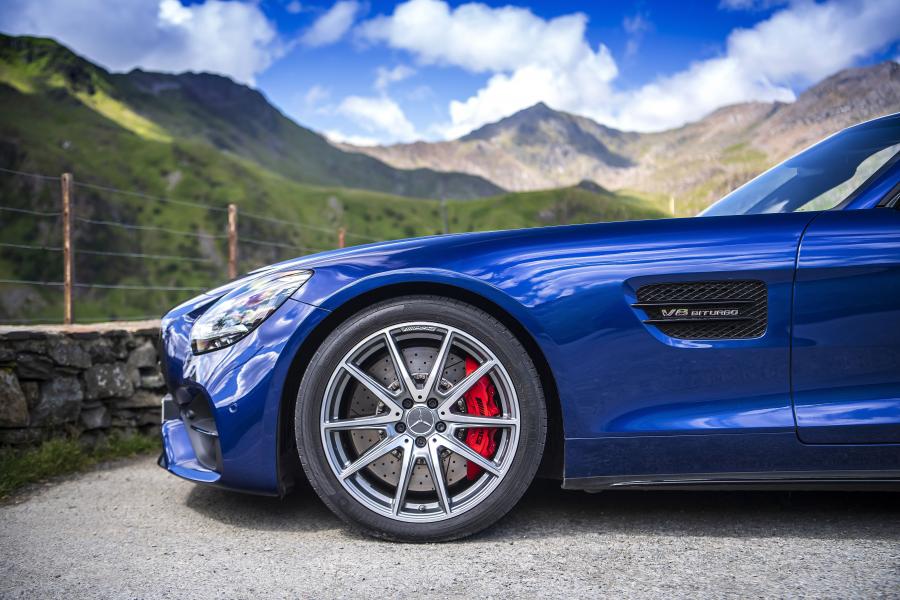 Детали экстерьера Mercedes-AMG GT S Roadster (R190) 2019 года  (UK) (фото 23 из 40)